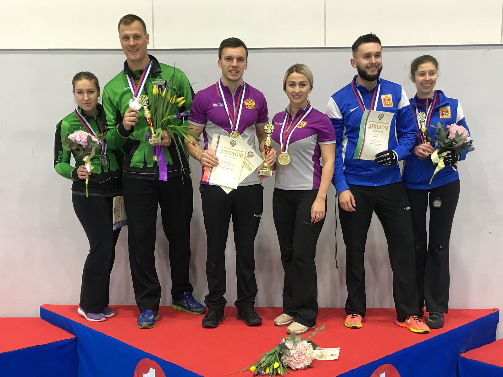 Podium mistrzostw Rosji par mieszanych (fot. curling.ru)